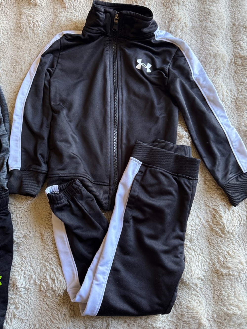 Under Armour Black & Gray Youth Twin Set with Neon Green Logos - Picture 2 of 3